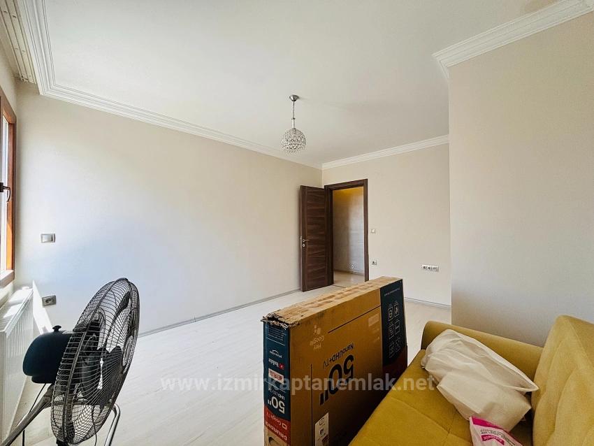 4+2 Maisonette-Wohnung Zum Verkauf Im Stadtteil Turabiye, Seferihisar, Izmir