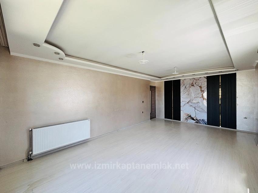 4+2 Maisonette-Wohnung Zum Verkauf Im Stadtteil Turabiye, Seferihisar, Izmir