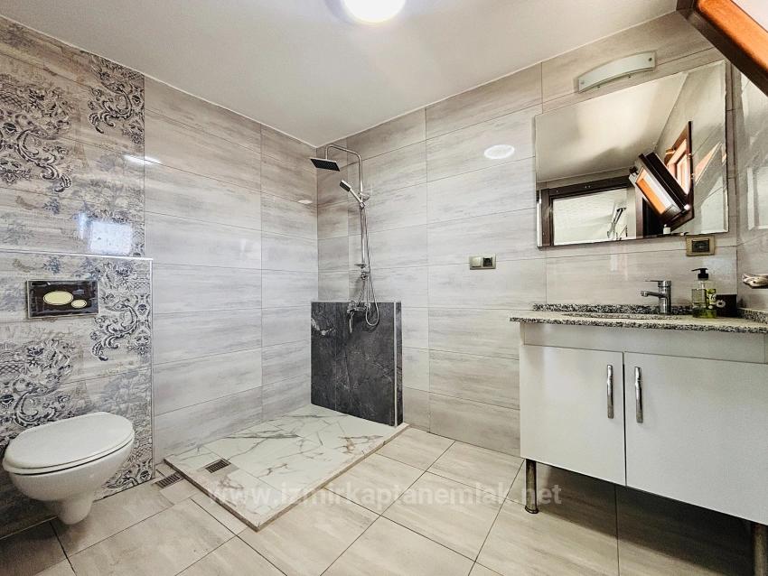 4+2 Maisonette-Wohnung Zum Verkauf Im Stadtteil Turabiye, Seferihisar, Izmir