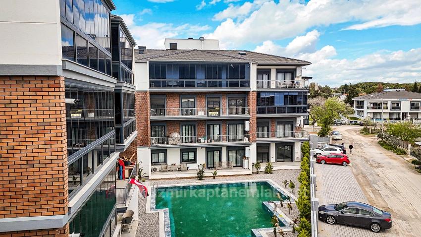 Gelegen In Einer Geschlossenen Wohnanlage Mit Swimmingpool Und Überwachungskameras Im Viertel Çolakibrahim Bey, Seferihisar, İzmir.
