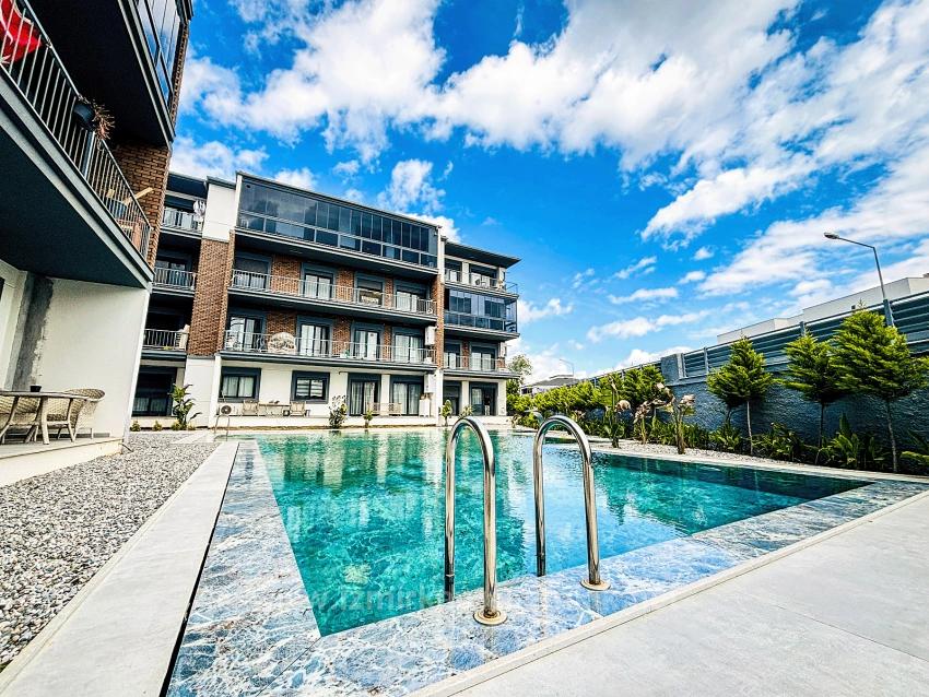 Gelegen In Einer Geschlossenen Wohnanlage Mit Swimmingpool Und Überwachungskameras Im Viertel Çolakibrahim Bey, Seferihisar, İzmir.