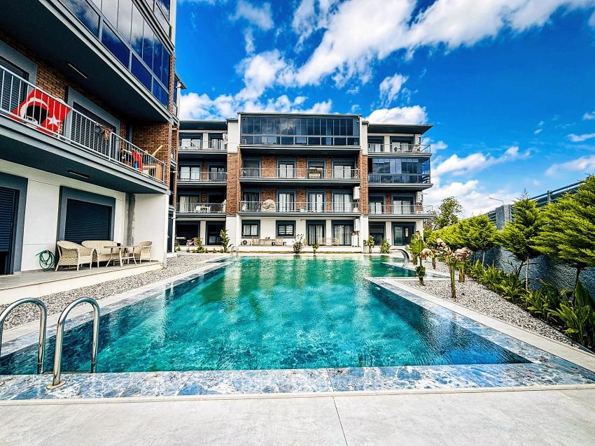 Gelegen In Einer Geschlossenen Wohnanlage Mit Swimmingpool Und Überwachungskameras Im Viertel Çolakibrahim Bey, Seferihisar, İzmir.