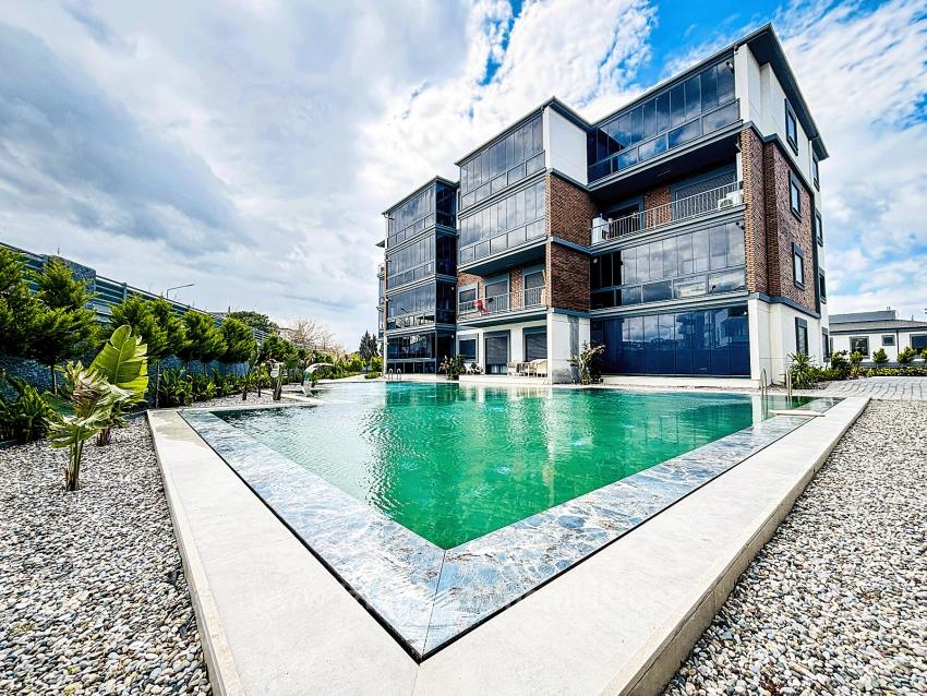 Gelegen In Einer Geschlossenen Wohnanlage Mit Swimmingpool Und Überwachungskameras Im Viertel Çolakibrahim Bey, Seferihisar, İzmir.