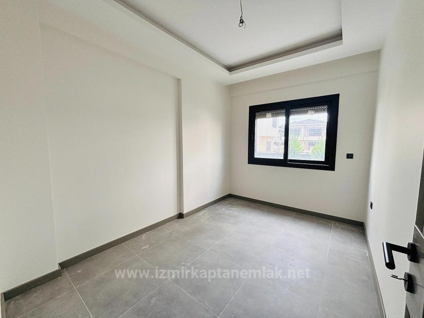 Gelegen In Einer Geschlossenen Wohnanlage Mit Swimmingpool Und Überwachungskameras Im Viertel Çolakibrahim Bey, Seferihisar, İzmir.