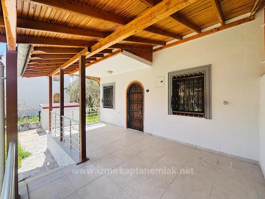 3+1-Zimmer-Villa Zum Verkauf Im Stadtteil Payamlı, Seferihisar, İzmir, 200 M Vom Meer Entfernt, Mit Großem Garten