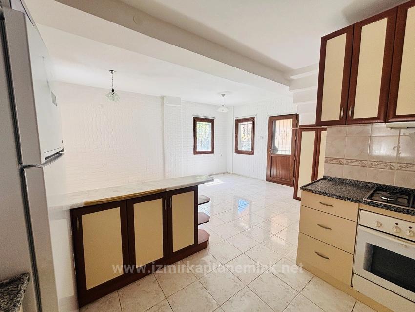 3+1-Zimmer-Villa Zum Verkauf Im Stadtteil Payamlı, Seferihisar, İzmir, 200 M Vom Meer Entfernt, Mit Großem Garten