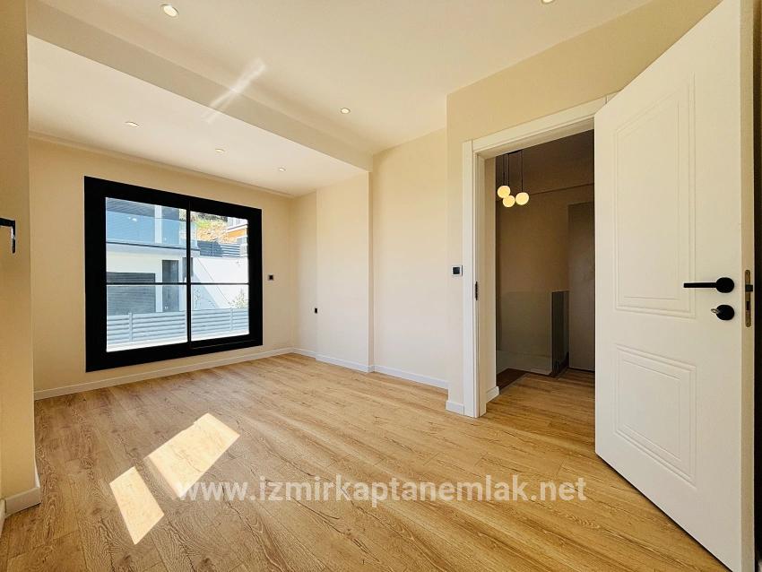 3+1-Zimmer Sommerhaus Zu verkaufen in Atatürk Bz. Seferihisar Doğanbey - 220 m²