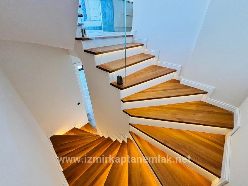 3+1-Zimmer Sommerhaus Zu verkaufen in Atatürk Bz. Seferihisar Doğanbey - 220 m²