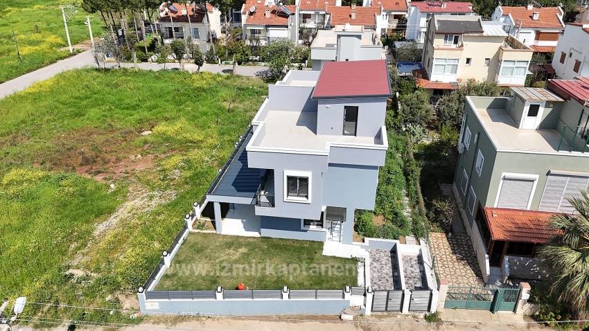 3+1 Villa Mit Großem Garten Zum Verkauf Im Stadtteil Cumhuriyet, Seferihisar, Izmir