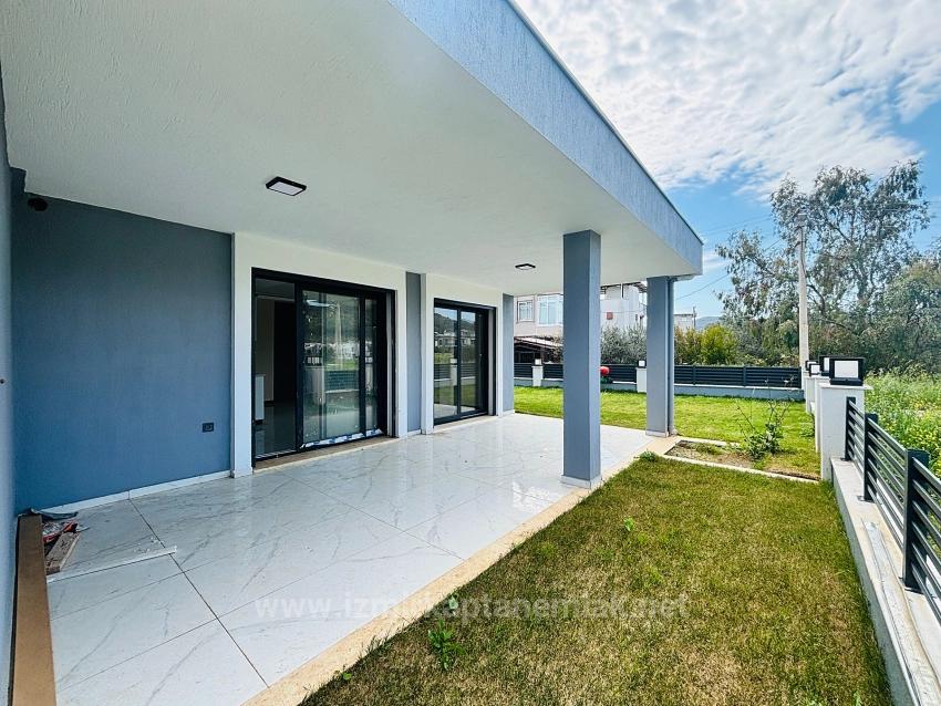 3+1 Villa Mit Großem Garten Zum Verkauf Im Stadtteil Cumhuriyet, Seferihisar, Izmir