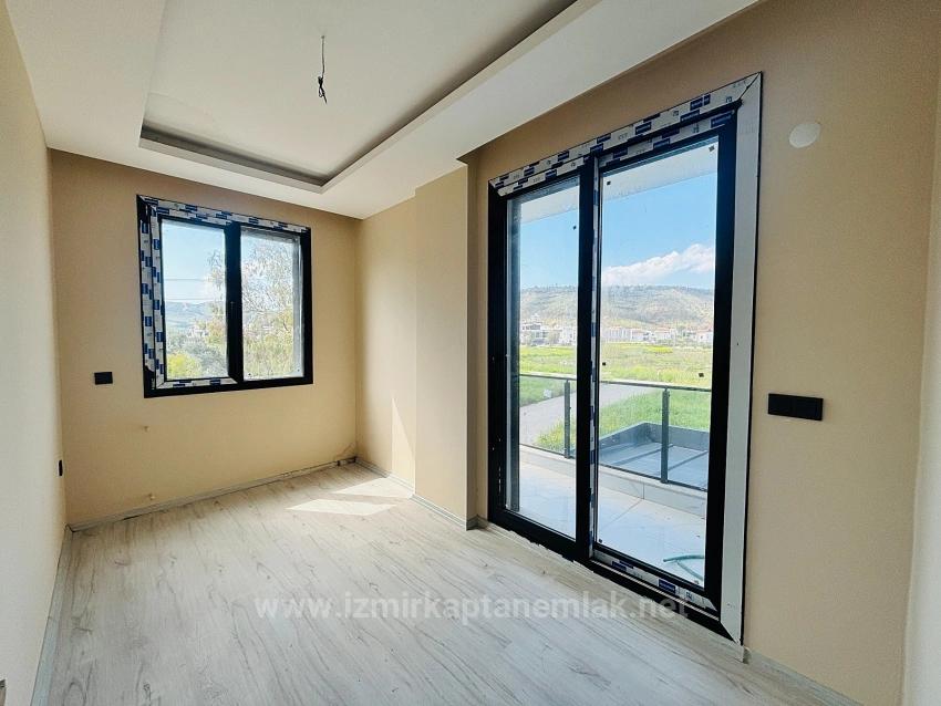 3+1 Villa Mit Großem Garten Zum Verkauf Im Stadtteil Cumhuriyet, Seferihisar, Izmir