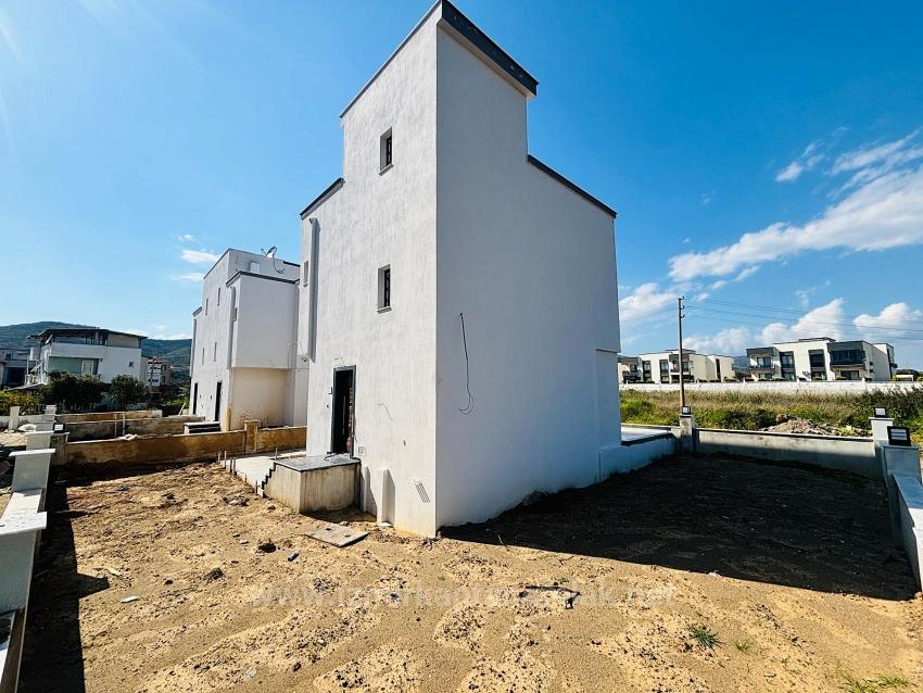 2+1 Freistehende Villa Mit Großem Garten Zum Verkauf Im Stadtteil Cumhuriyet, Seferihisar, Izmir