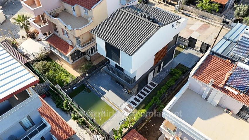 Freistehendes Haus Mit 3+1 Schlafzimmern, Smart-Home-System Und Pool, 100 M Vom Meer Entfernt Im Stadtteil Gümüldür, Menderes, İzmir.