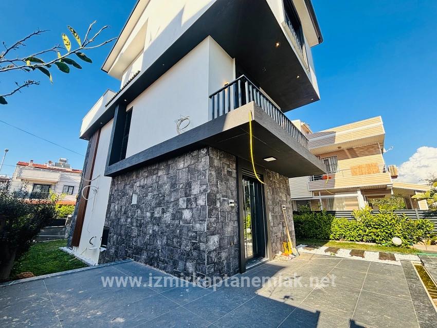 3+1-Zimmer Sommerhaus Zu verkaufen in Gümüldür Cumhuriyet Bz. Menderes Gümüldür - 237 m²