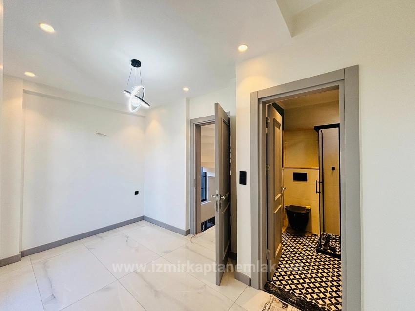 Freistehendes Haus Mit 3+1 Schlafzimmern, Smart-Home-System Und Pool, 100 M Vom Meer Entfernt Im Stadtteil Gümüldür, Menderes, İzmir.