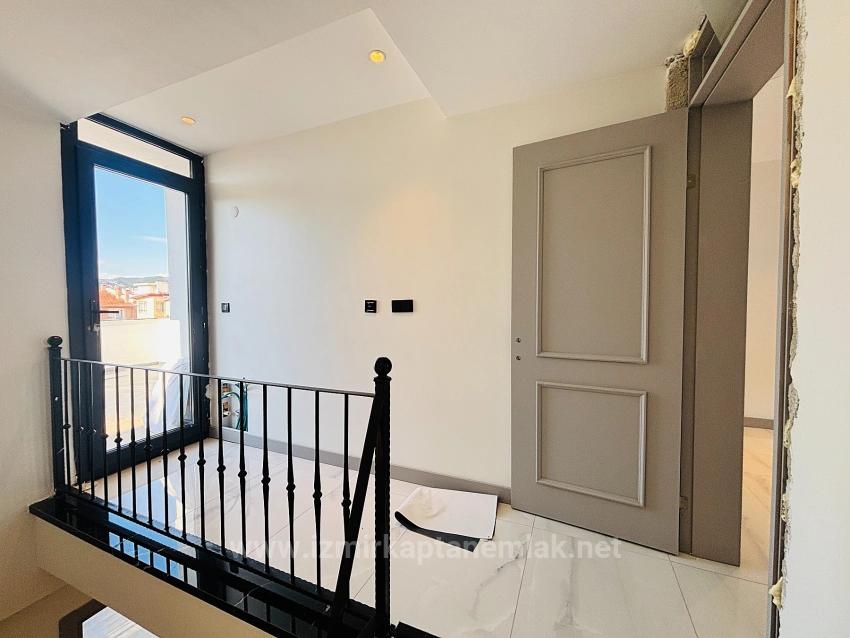 Freistehendes Haus Mit 3+1 Schlafzimmern, Smart-Home-System Und Pool, 100 M Vom Meer Entfernt Im Stadtteil Gümüldür, Menderes, İzmir.