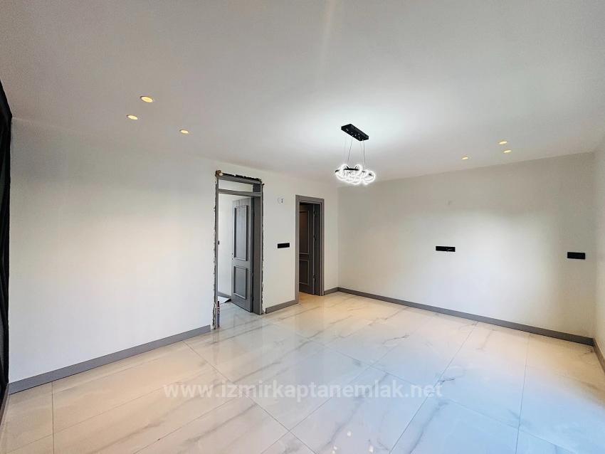 Freistehendes Haus Mit 3+1 Schlafzimmern, Smart-Home-System Und Pool, 100 M Vom Meer Entfernt Im Stadtteil Gümüldür, Menderes, İzmir.