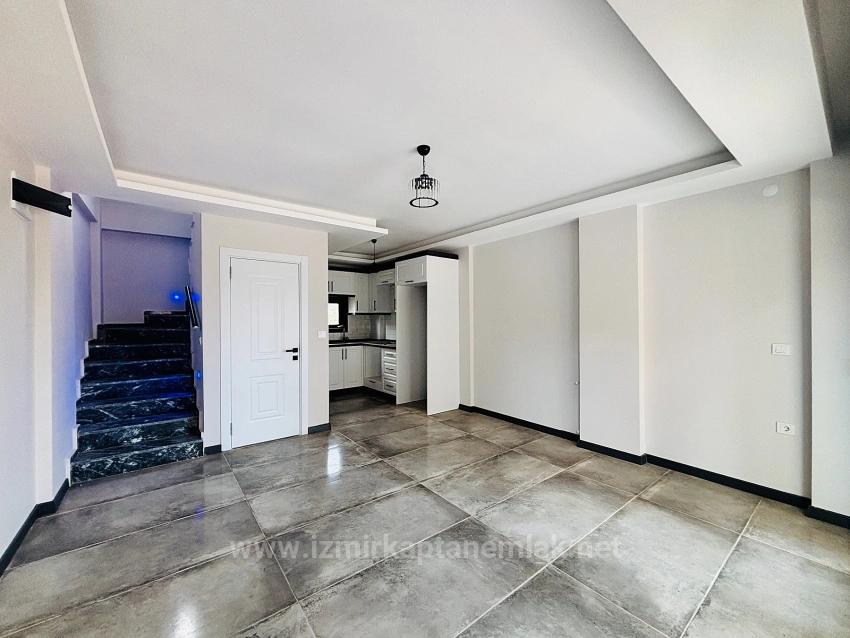 2+1 Maisonette-Villa Im Stadtteil Cumhuriyet, Seferihisar, Izmir