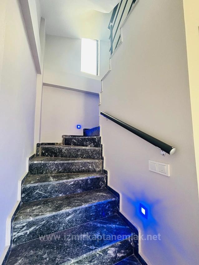 2+1 Maisonette-Villa Im Stadtteil Cumhuriyet, Seferihisar, Izmir