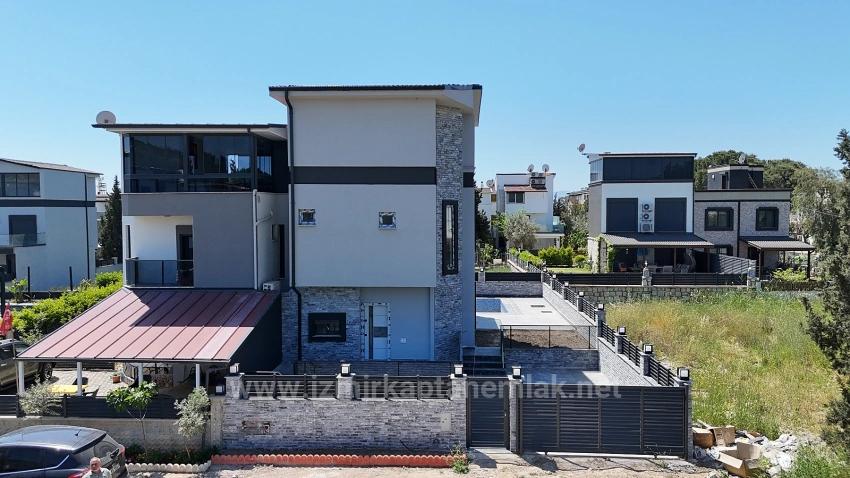 3+1 Freistehende Villa Mit Pool Zum Verkauf Im Stadtteil Cumhuriyet, Seferihisar, Izmir