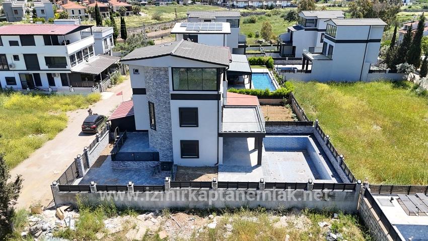 3+1-Zimmer Sommerhaus Zu verkaufen in Cumhuriyet Bz. Seferihisar Doğanbey - 150 m²