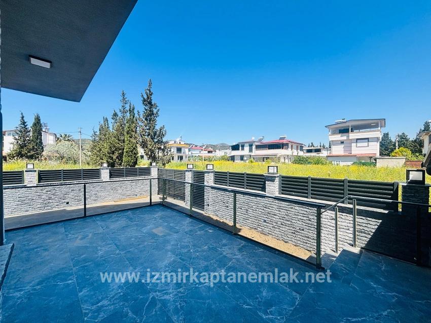 3+1-Zimmer Sommerhaus Zu verkaufen in Cumhuriyet Bz. Seferihisar Doğanbey - 150 m²