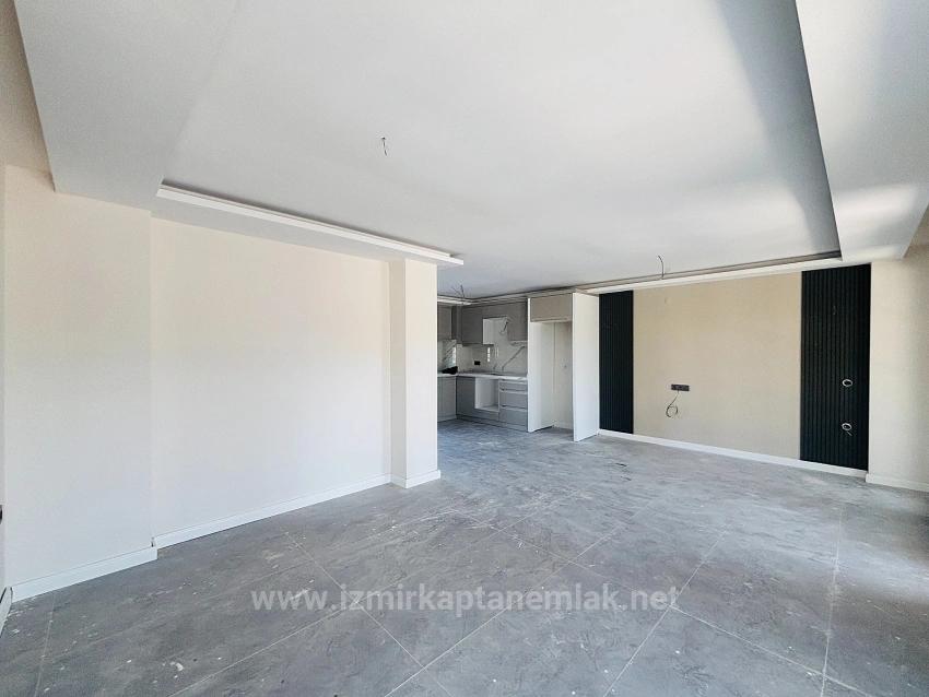 3+1 Freistehende Villa Mit Pool Zum Verkauf Im Stadtteil Cumhuriyet, Seferihisar, Izmir