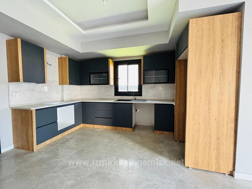 3+1 Freistehende Villa Mit Pool Zum Verkauf Im Stadtteil Cumhuriyet, Seferihisar, Izmir