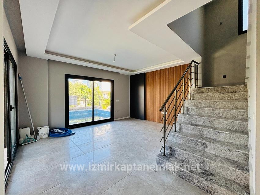 3+1-Zimmer Sommerhaus Zu verkaufen in Cumhuriyet Bz. Seferihisar Doğanbey - 150 m²