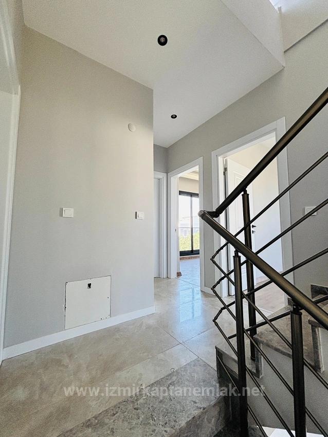 3+1-Zimmer Sommerhaus Zu verkaufen in Cumhuriyet Bz. Seferihisar Doğanbey - 150 m²