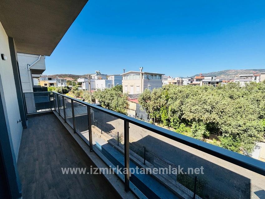 3+1-Zimmer Sommerhaus Zu verkaufen in Cumhuriyet Bz. Seferihisar Doğanbey - 150 m²