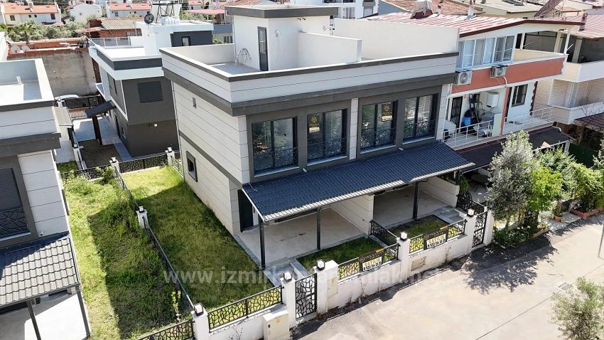 Doppelhaushälfte Zum Verkauf Im Stadtteil Payamlı, Seferihisar, İzmir, 350 M Vom Meer Entfernt, 3+1-Zimmer-Aufteilung.