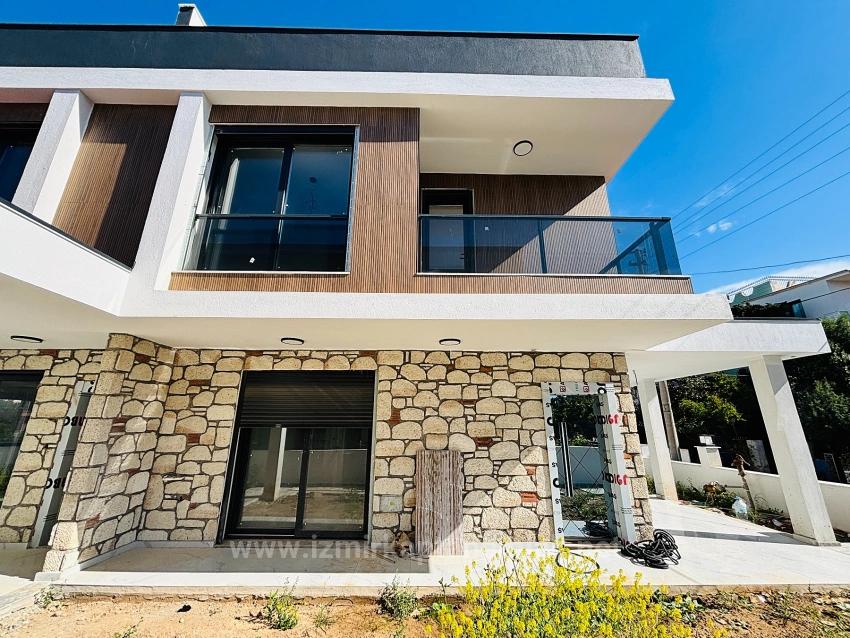 Doppelhaushälfte Zum Verkauf Im Stadtteil Payamlı, Seferihisar, İzmir, 300 M Vom Meer Entfernt, 3+1-Zimmer-Aufteilung.