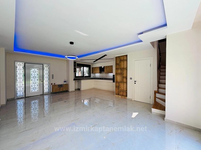 3+1 Ultra-Luxus-Apartment Mit Großem Garten, 100 M Vom Meer Entfernt, Zu Verkaufen Im Stadtteil Payamlı, Seferihisar, İzmir.