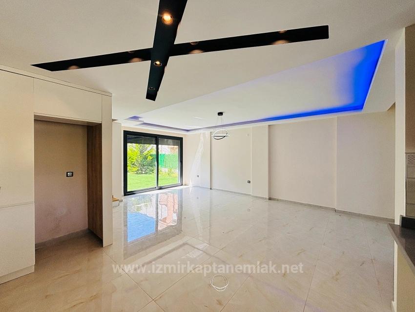3+1 Ultra-Luxus-Apartment Mit Großem Garten, 100 M Vom Meer Entfernt, Zu Verkaufen Im Stadtteil Payamlı, Seferihisar, İzmir.
