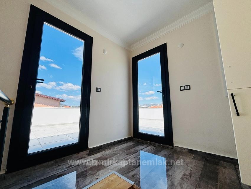 3+1 Ultra-Luxus-Apartment Mit Großem Garten, 100 M Vom Meer Entfernt, Zu Verkaufen Im Stadtteil Payamlı, Seferihisar, İzmir.