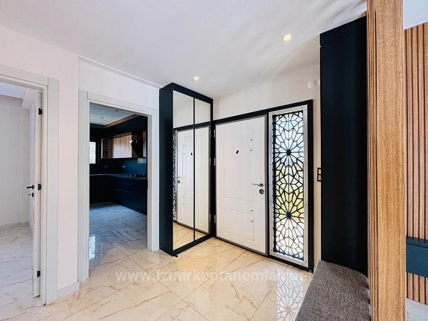3+2 Ultra-Luxus-Doppelhaushälfte Mit Pool Zum Verkauf Im Viertel Kavakdere, Seferihisar, Izmir