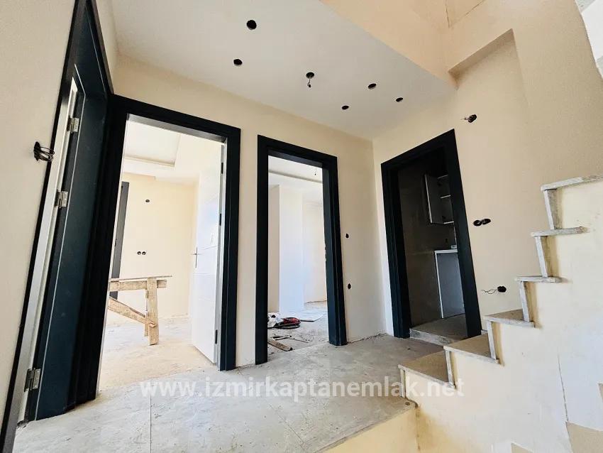 5+1-Zimmer Sommerhaus Zu verkaufen in Cumhuriyet Bz. Seferihisar Doğanbey - 145 m²