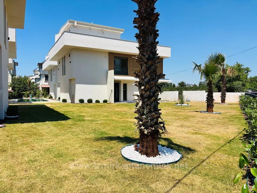 İzmir Seferihisar Mersinalanı Mahallesi In Einem Schwimmbad-Siedlung 10 Stück 3+1 Zu Verkaufende Villa Mit Schwimmbad
