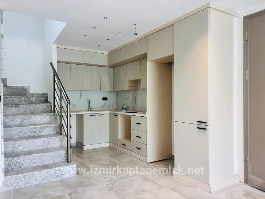 3+1-Zimmer Sommerhaus Zu verkaufen in Mersin Alanı Bz. Seferihisar Ürkmez - 144 m²