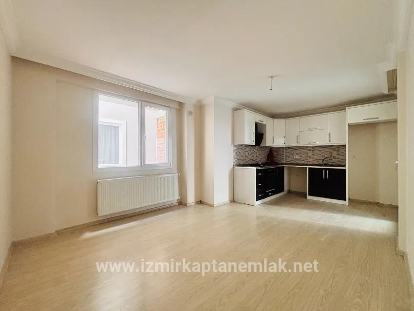 İzmir Seferihisar Çolak İbrahim Bey Mahallesi In 2+1 1. Stockwerke mietbare Wohnung