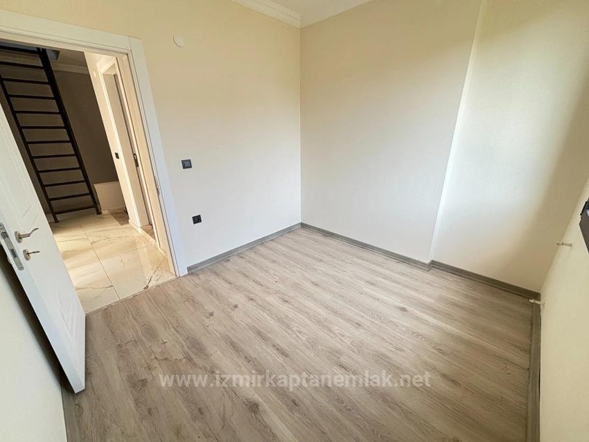 4+1-Zimmer-Villa Mit Garten In Seferihisar Doğanbey Zu Verkaufen, 400 Meter Vom Strand Entfernt