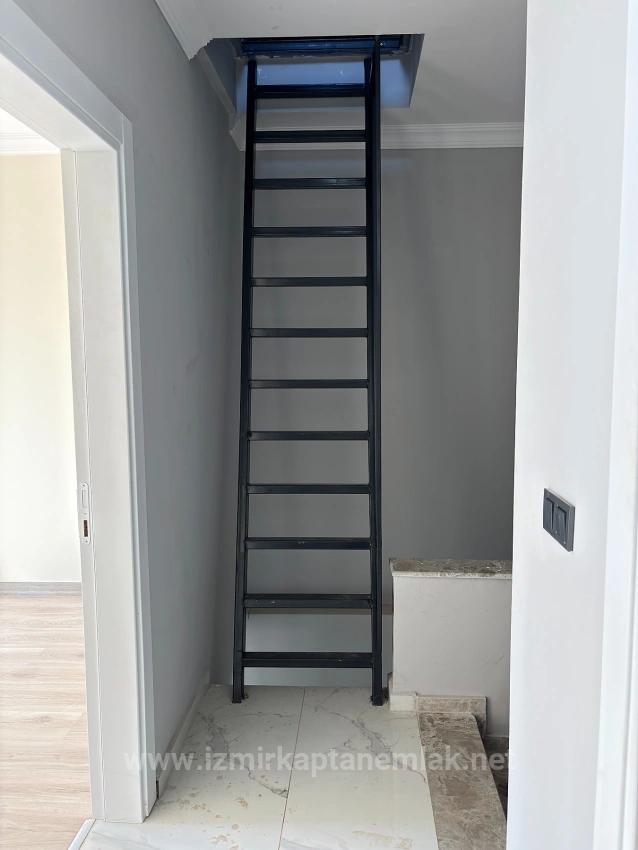 4+1-Zimmer-Villa Mit Garten In Seferihisar Doğanbey Zu Verkaufen, 400 Meter Vom Strand Entfernt