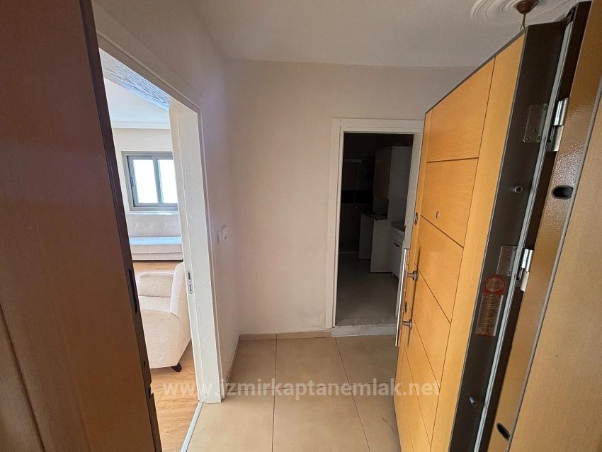 2+1-Zimmer-Wohnung Im Mittleren Stockwerk An Der Straße In Bengiler, Seferihisar