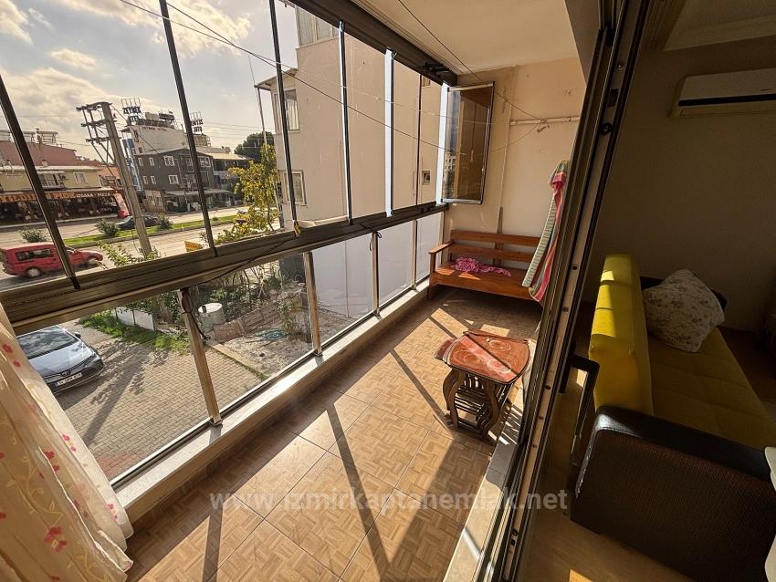 2+1-Zimmer-Wohnung Im Mittleren Stockwerk An Der Straße In Bengiler, Seferihisar