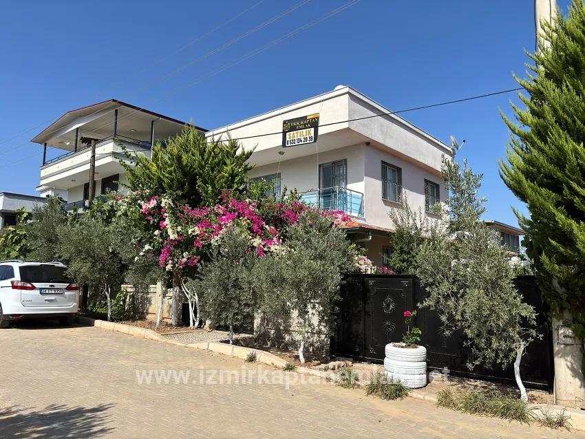 İzmir Seferihisar Cumhuriyet Viertel In 310 m² Innerhalb zu verkaufen 3+1 Doppelhaushälfte Villa