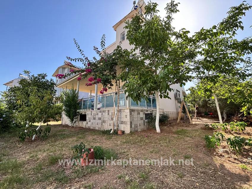 İzmir Seferihisar Cumhuriyet Viertel In 310 m² Innerhalb zu verkaufen 3+1 Doppelhaushälfte Villa