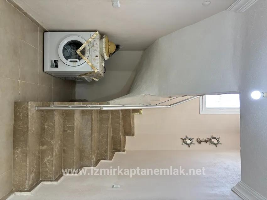 İzmir Seferihisar Cumhuriyet Viertel In 310 m² Innerhalb zu verkaufen 3+1 Doppelhaushälfte Villa