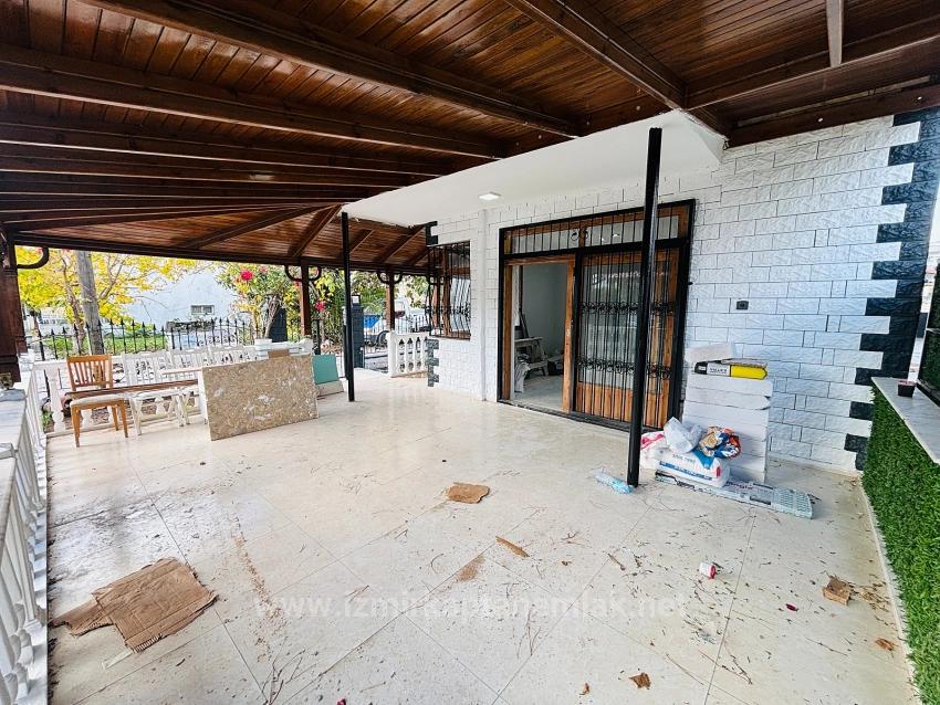 Freistehende Triplex-Sommervilla (4+1 Schlafzimmer) Am Meer In Bengiler, Seferihisar