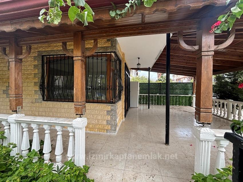 Freistehende Triplex-Sommervilla (4+1 Schlafzimmer) Am Meer In Bengiler, Seferihisar